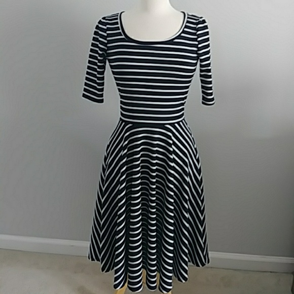 LuLaRoe Dresses & Skirts - LULAROE BLACK/WHITE STRIPED DRESS SIZE SMALL